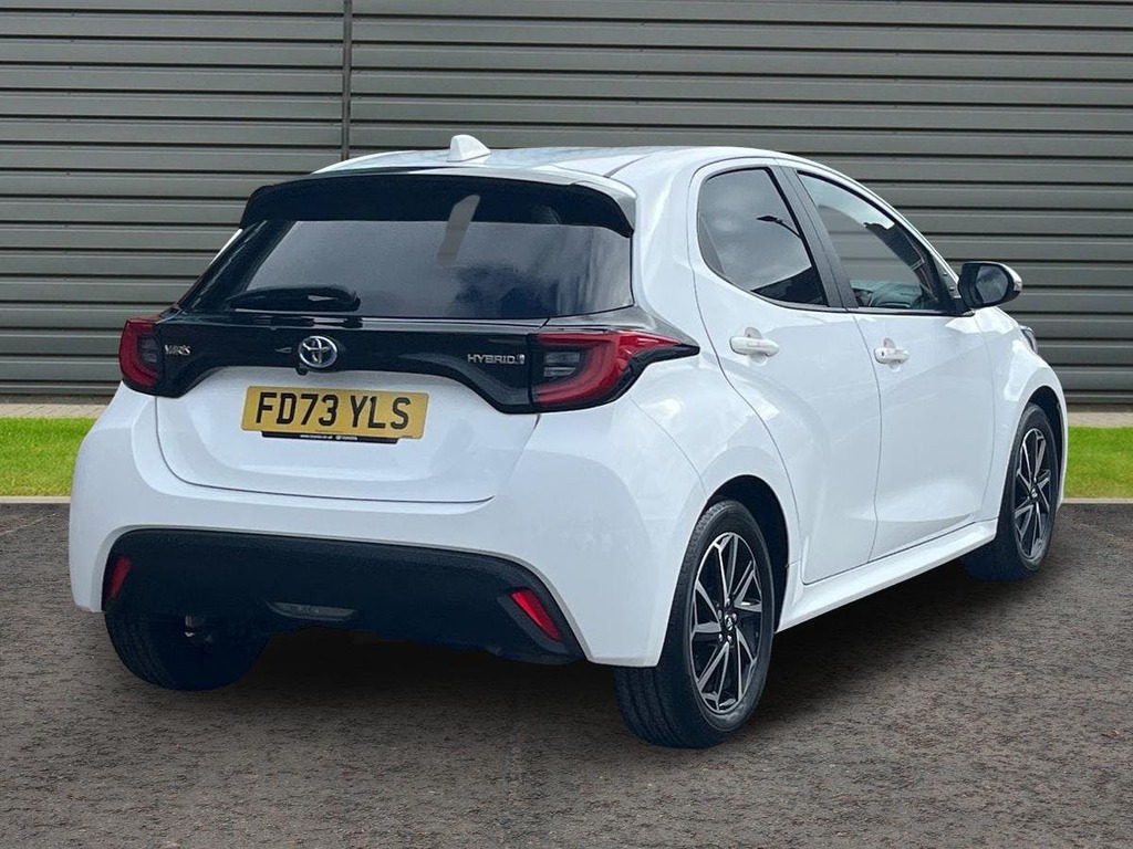 Toyota Yaris 1.5 Vvt-h Design Hatchback Hybrid E Cvt FD73YLS White #3