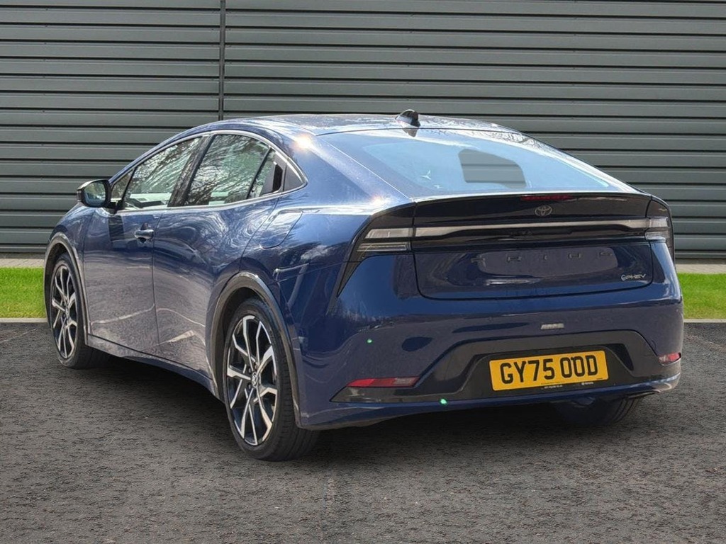 Toyota Prius 2.0 13.6Kwh Excel Hatchback Plug In Hyb  #5