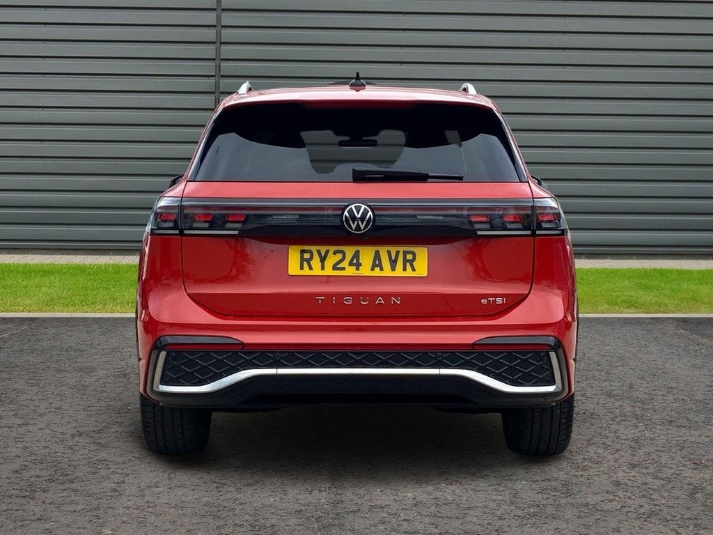Volkswagen Tiguan 1.5 Etsi Mhev R Line Suv Hybrid Dsg RY24AVR Red #4