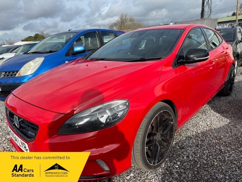 Volvo V40 D4 R-design Nav Red