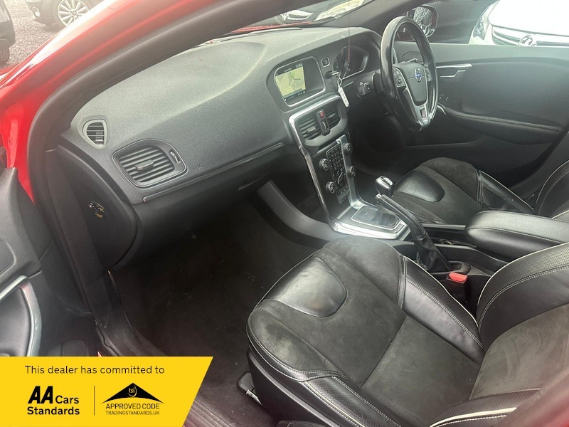 Volvo V40 D4 R-design Nav KV64LYR Red #5