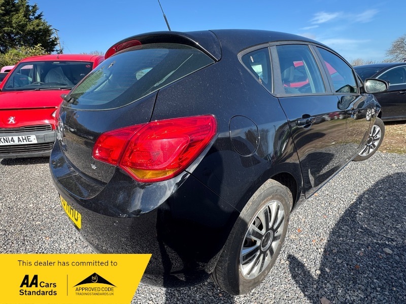 Vauxhall Astra Exclusiv Black #4