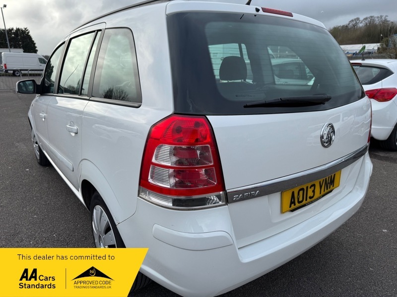 Vauxhall Zafira Exclusiv White #4