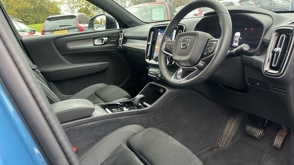 Volvo XC40 Ultimate Dark B3 163 Hp YE73AYF #5