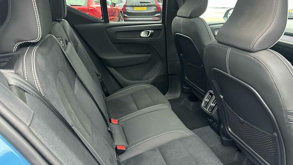 Volvo XC40 Ultimate Dark B3 163 Hp YE73AYF #6