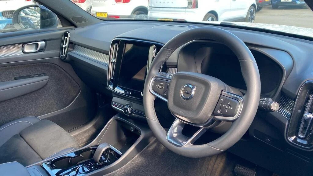 Volvo XC40 2.0 B3p Plus Dark NL26HVO #5