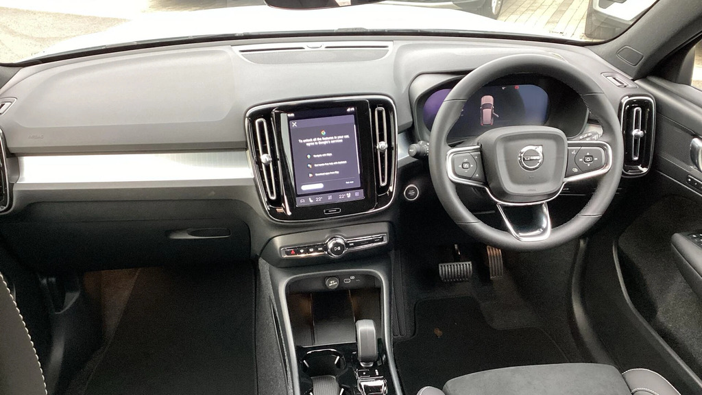 Volvo XC40 2.0 B3p Plus Dark YT26WWU #5