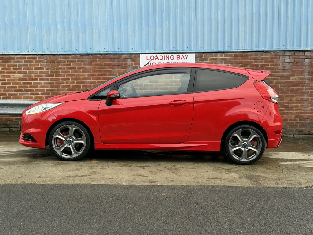 Ford Fiesta Hatchback 1.6 T Ecoboost St-2 2014 BD14MVL Red #2