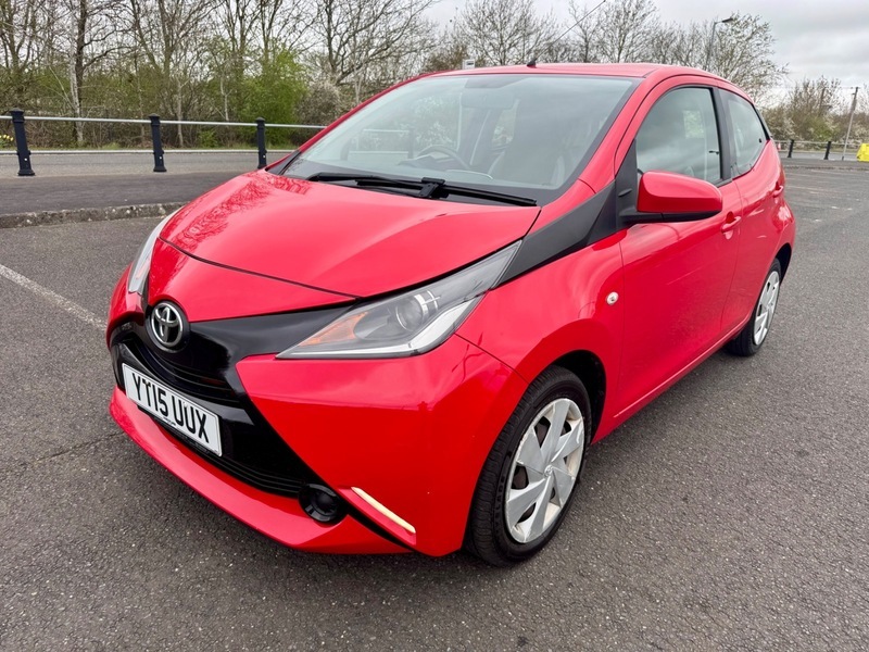 Toyota Aygo Vvt-i X-play YT15UUX Red #3