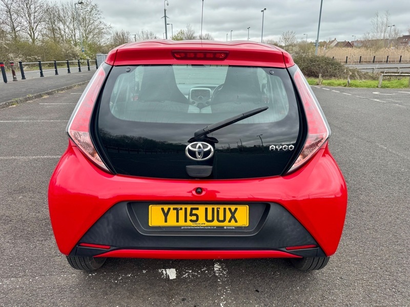 Toyota Aygo Vvt-i X-play YT15UUX Red #5