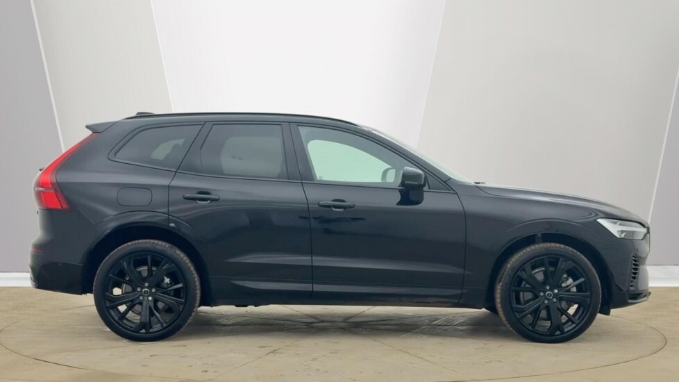 Volvo XC60 Black Edition Plus, T6 Awd Plug-in Hybrid, Electri RA25KXF Black #4