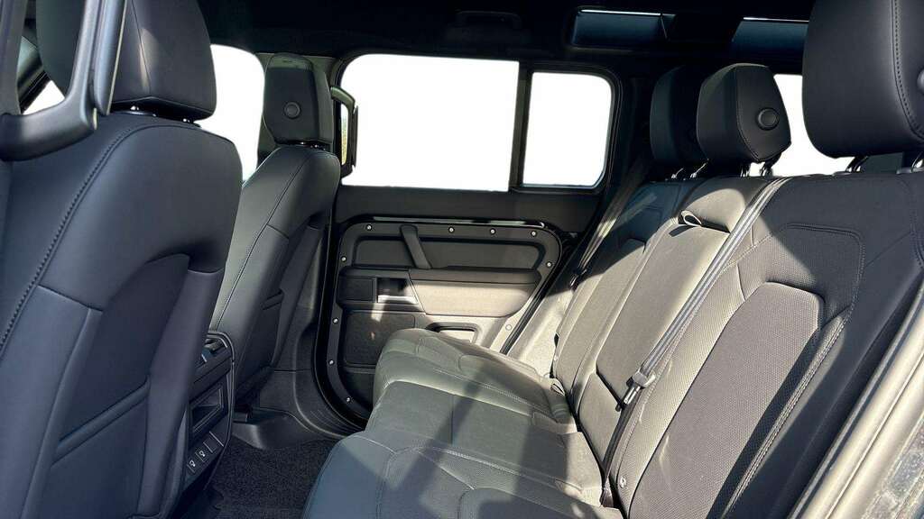 Land Rover Defender 110 3.0 D250 X-dynamic Se 110 2025 GD25OSJ Black #4