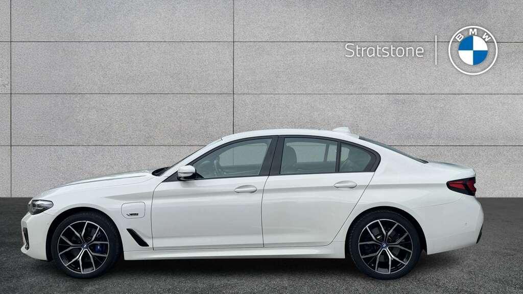 BMW 5 Series 530E M Sport 2022 YP72VHC White #3