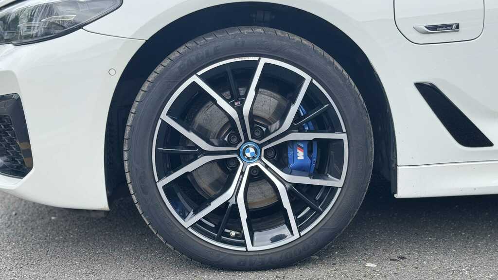 BMW 5 Series 530E M Sport 2022 YP72VHC White #4