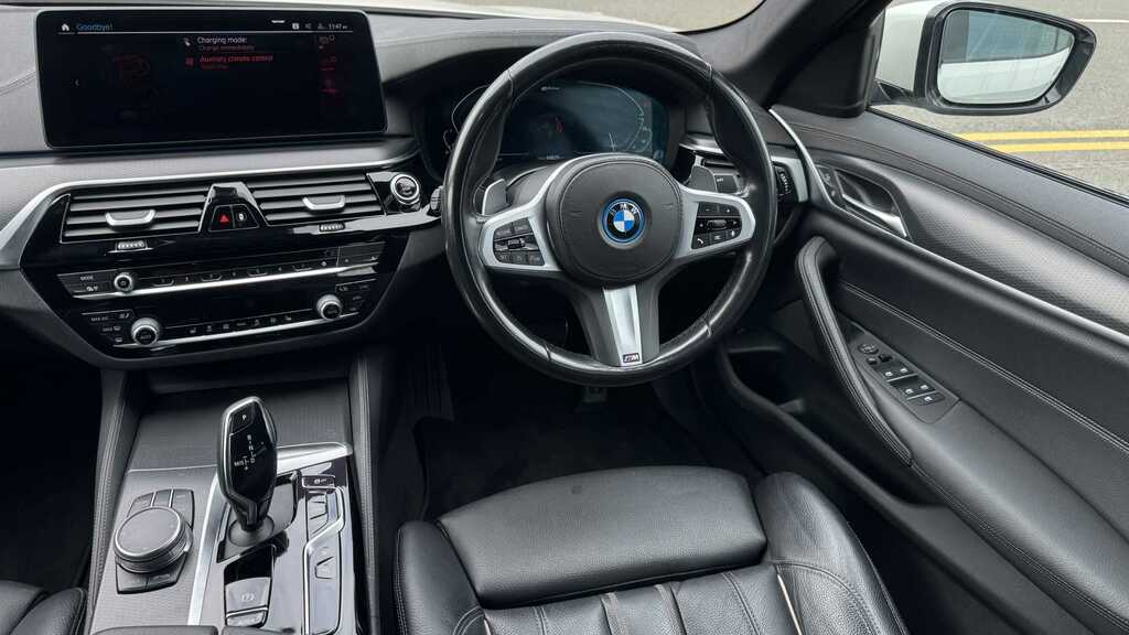 BMW 5 Series 530E M Sport 2022 YP72VHC White #6