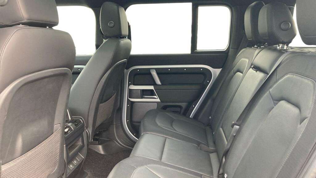 Land Rover Defender 110 3.0 D250 X-dynamic Se 110 2024 KR24GZE Silver #4