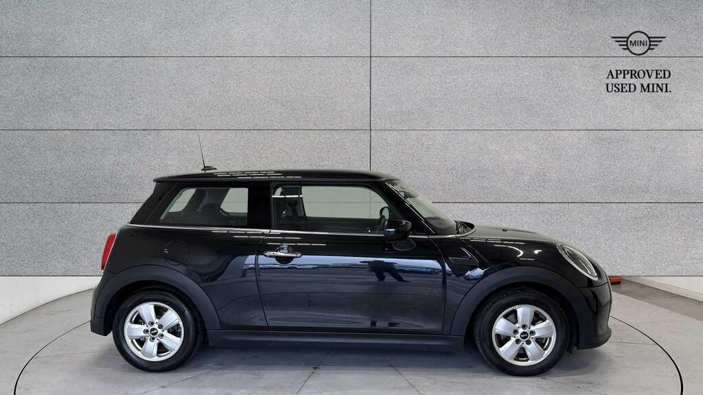 Mini Hatch 1.5 Cooper Classic 2023 YR73TRX Black #2