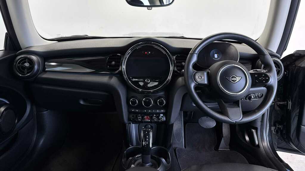 Mini Hatch 1.5 Cooper Classic 2023 YR73TRX Black #4