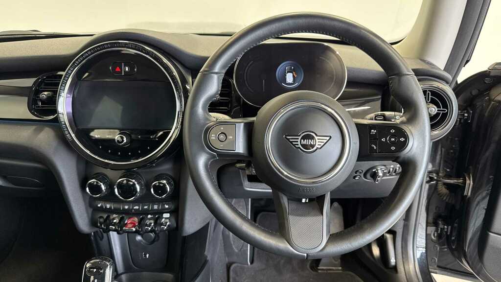Mini Hatch 1.5 Cooper Classic 2023 YR73TRX Black #5