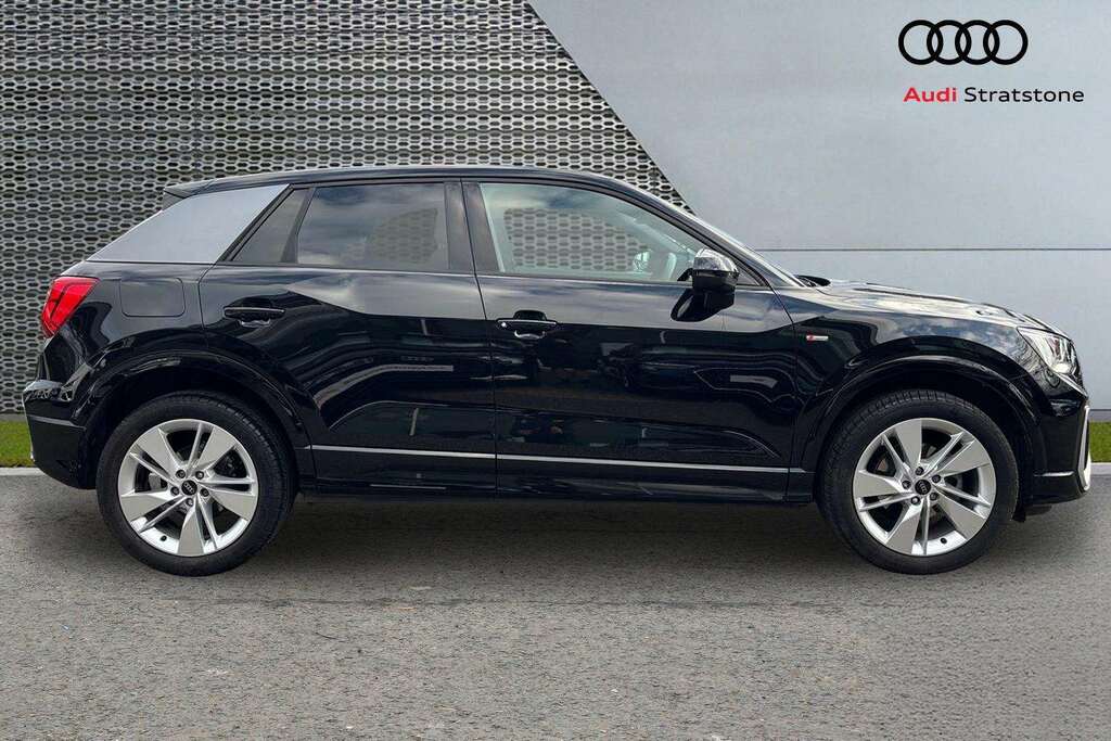 Audi Q2 35 Tfsi S Line S Tronic 2024 LP24RMV Black #3