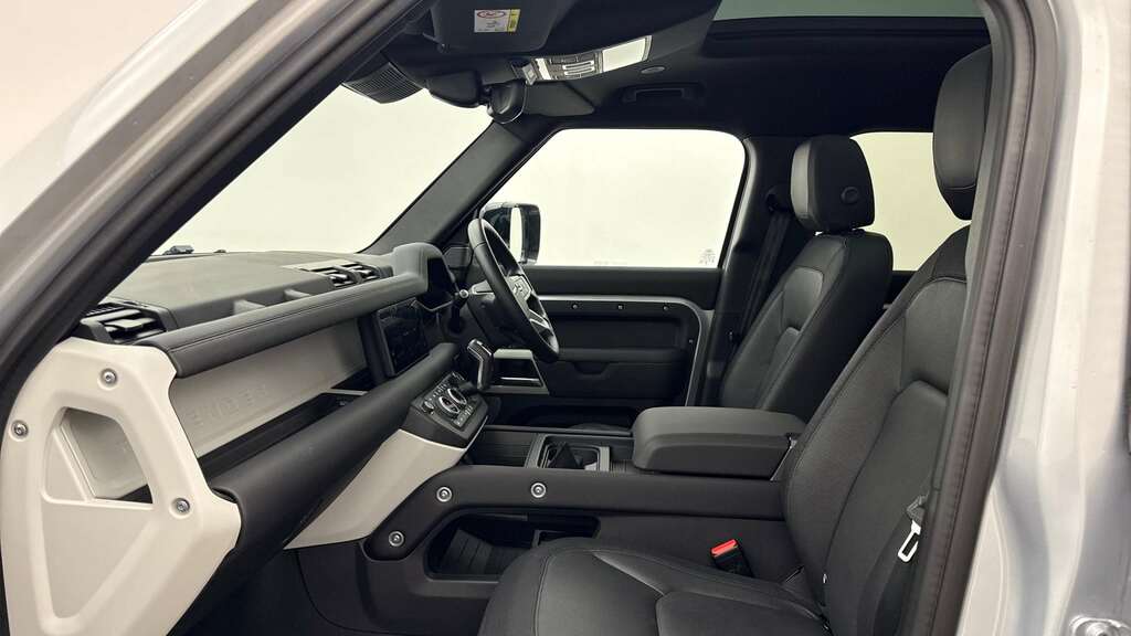 Land Rover Defender 110 3.0 D300 X-dynamic Se 110 2024 KT24URE Silver #3
