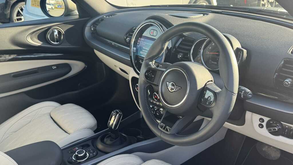 Mini Clubman 1.5 Cooper Exclusive 6Dr 2022 AX22HRA Black #4