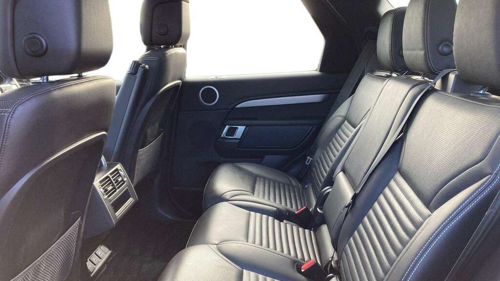 Land Rover Discovery 3.0 D300 R-dynamic Se 2022 FJ72XWG Grey #4