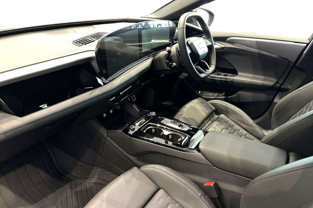 Audi A6 315Kw Quattro 100Kwh S Line 2025 LL75WNZ Black #2