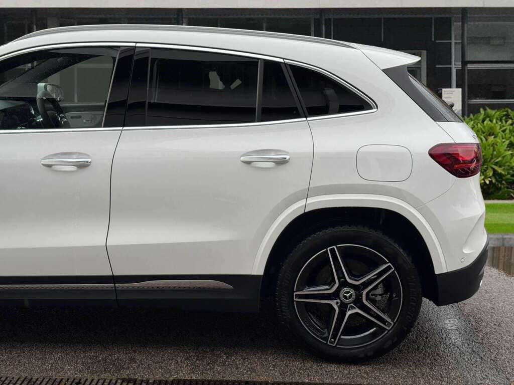 Mercedes-Benz GLA Class 250E Amg Line Executive 2025 EJ75ZHV White #6