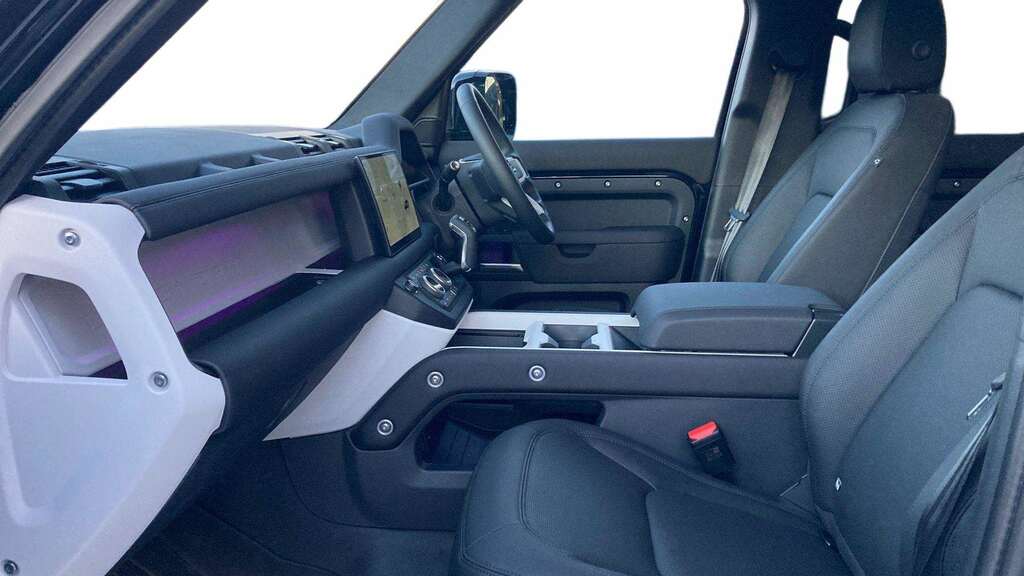 Land Rover Defender 110 3.0 D250 X-dynamic Se 110 2025 BJ75ZYN Black #3
