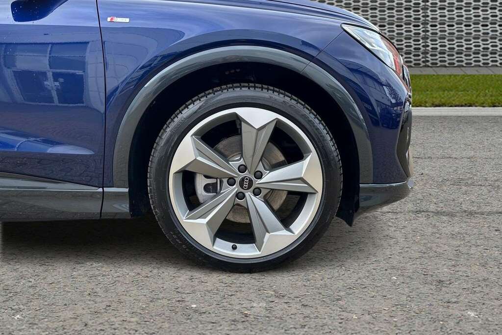 Audi Q4 E Tron 210Kw 45 82Kwh Black Edition 2026 KU26YUT Blue #5