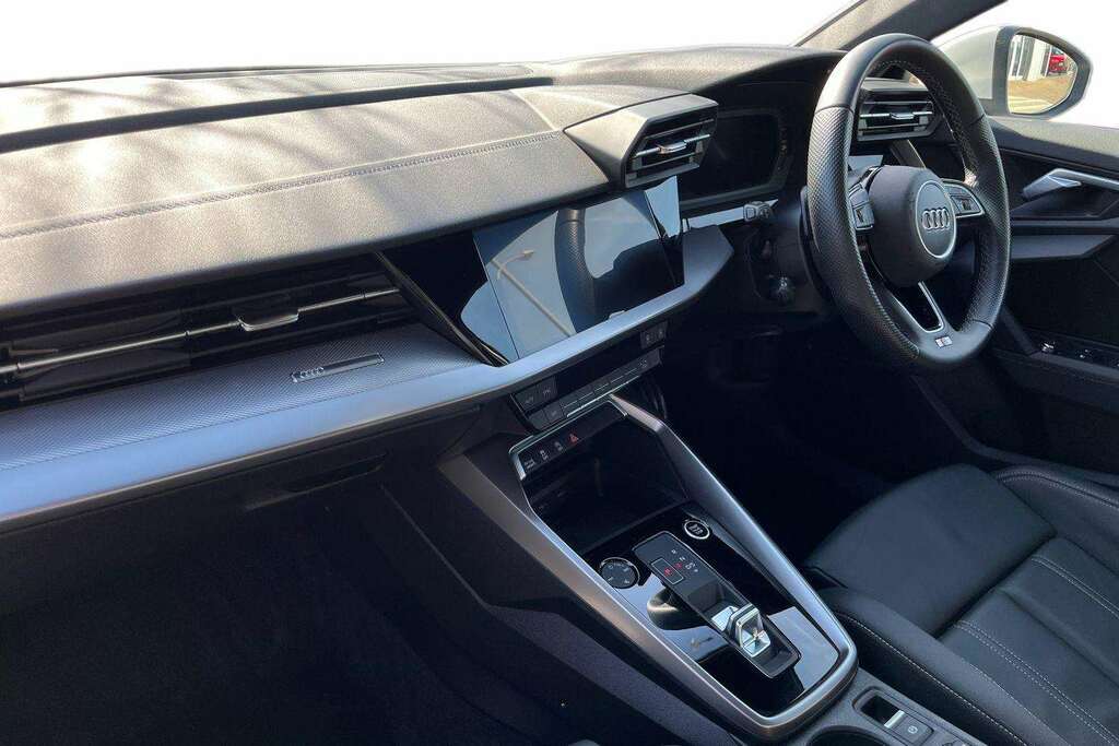 Audi A3 30 Tfsi S Line S Tronic 2024 DF24TYX White #2
