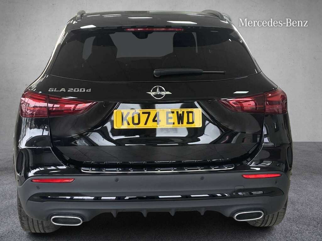 Mercedes-Benz GLA Class 200D Amg Line Premium Plus 2025 Black #4