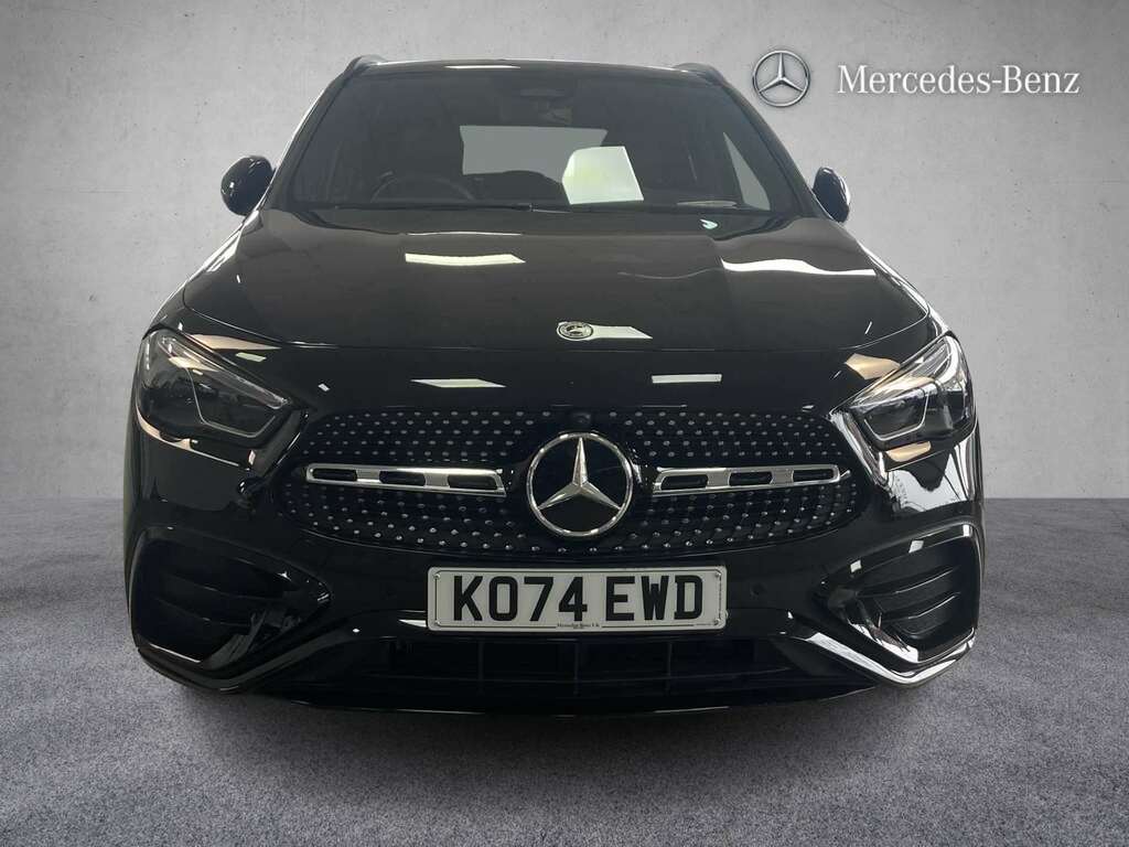 Mercedes-Benz GLA Class 200D Amg Line Premium Plus 2025 Black #2