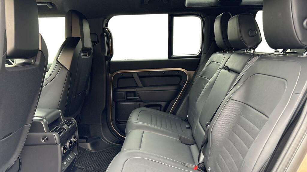 Land Rover Defender 110 4.4 P635 Octa 110 2025 FJ75VGO #4