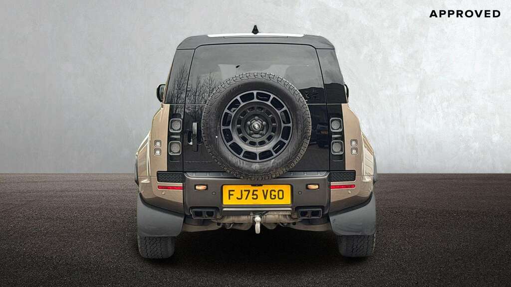 Land Rover Defender 110 4.4 P635 Octa 110 2025 FJ75VGO #6