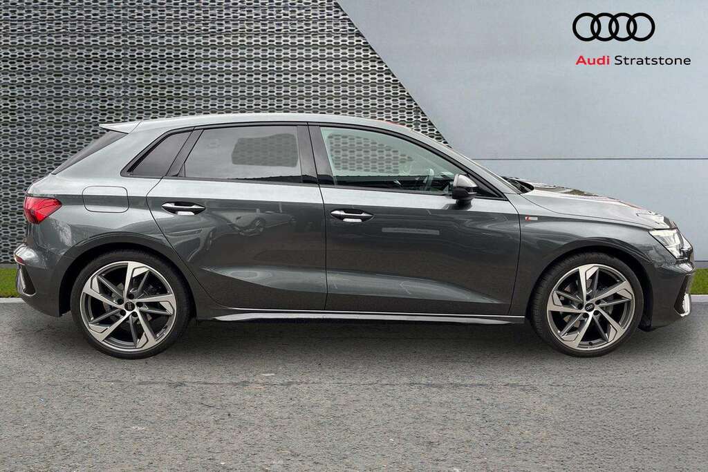 Audi A3 35 Tfsi Black Edition S Tronic 2024 KR24WTJ Grey #4