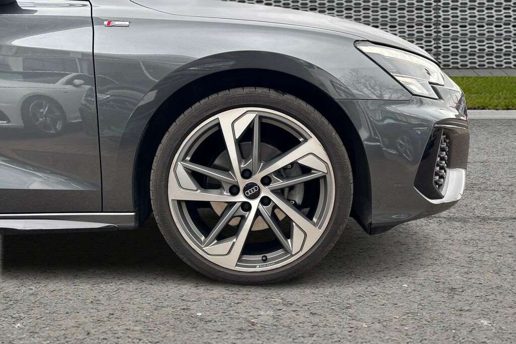 Audi A3 35 Tfsi Black Edition S Tronic 2024 KR24WTJ Grey #5
