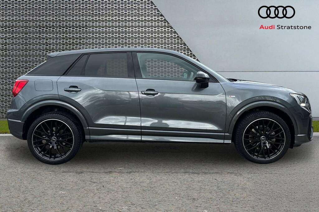 Audi Q2 35 Tfsi Black Edition S Tronic 2024 MJ24LXL Grey #4