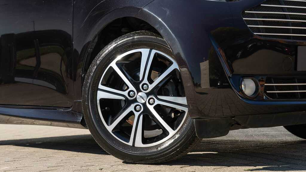 Aston Martin Cygnet 00 Cvt Gold #17
