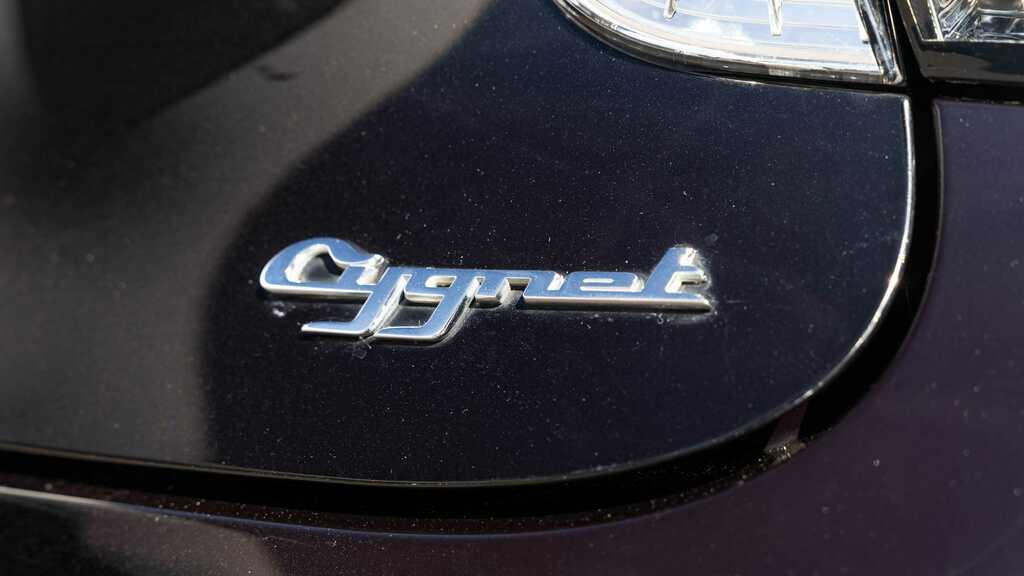 Aston Martin Cygnet 00 Cvt Gold #14