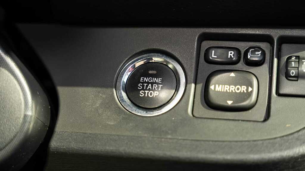 Aston Martin Cygnet 00 Cvt Gold #9