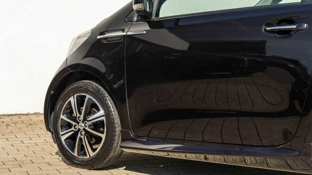 Aston Martin Cygnet 00 Cvt Gold #18