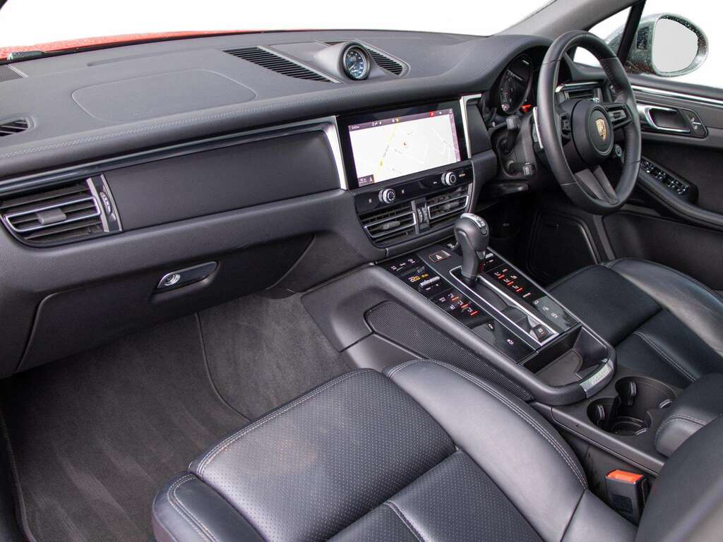Porsche Macan T S-a 2024 RE74UZD Red #3