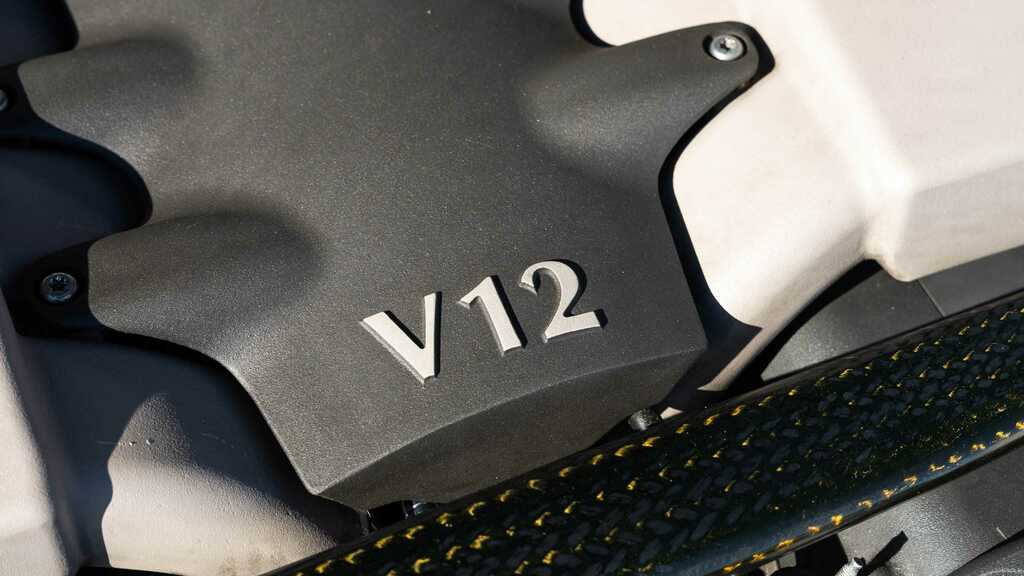Aston Martin Vanquish 5.9 Coupe Silver #20