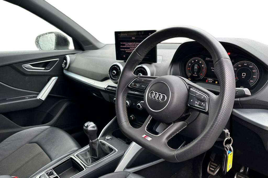Audi Q2 30 Tfsi 116 Black Edition 2024 MM24CAU White #6