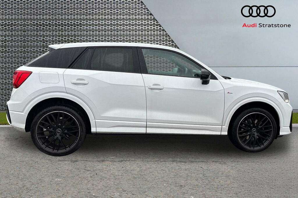 Audi Q2 30 Tfsi 116 Black Edition 2024 MM24CAU White #4
