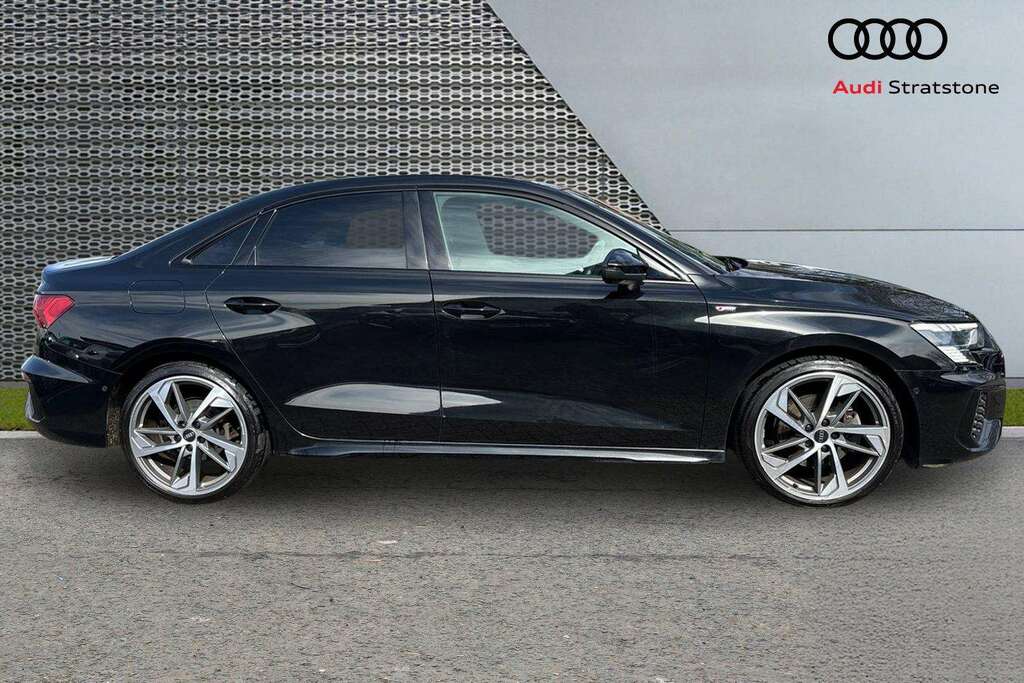 Audi A3 35 Tfsi Black Edition S Tronic 2023 MV73ZSZ Black #4