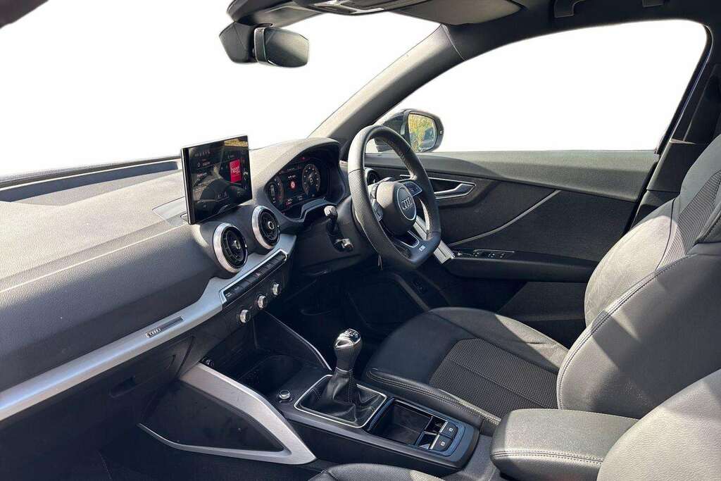 Audi Q2 30 Tfsi 116 Black Edition 2025 LN75KZG #2