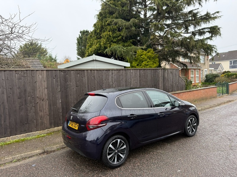 Peugeot 208 Allure Premium Blue #3
